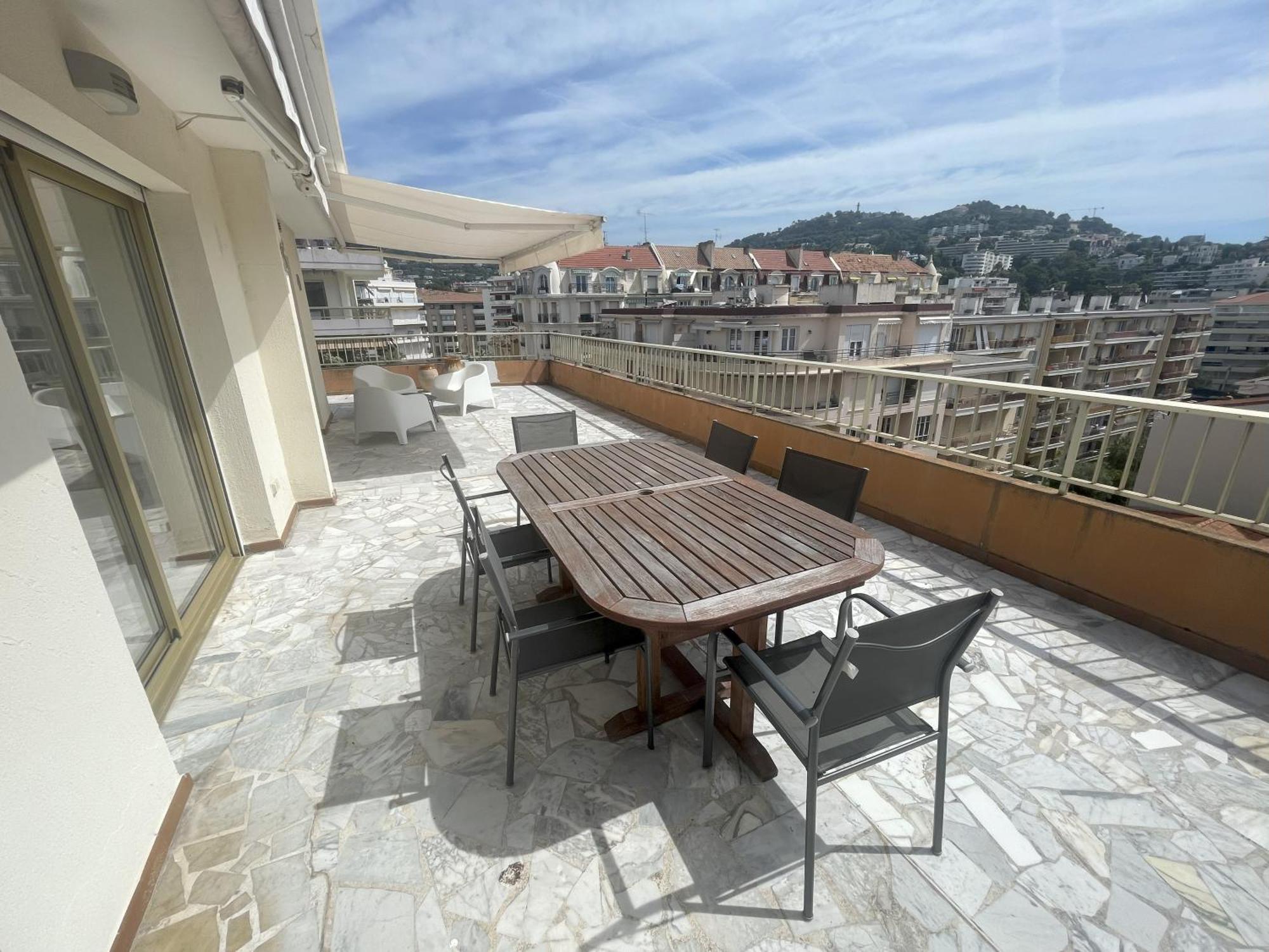 Centre - Proche Des Plages Et Du Palais Des Festivals - Climatisation - Parking Privee Apartment