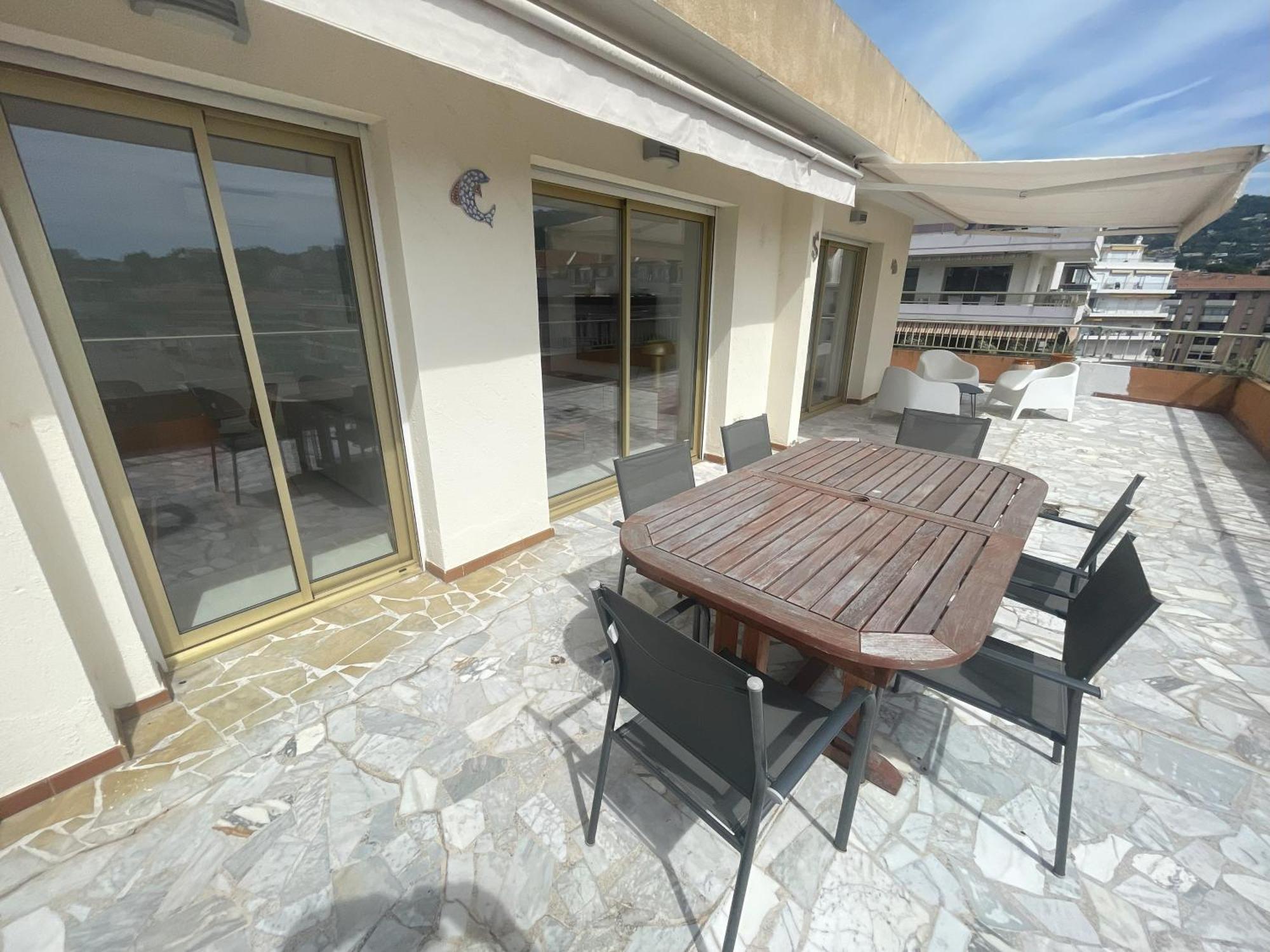 Centre - Proche Des Plages Et Du Palais Des Festivals - Climatisation - Parking Privee Apartment *